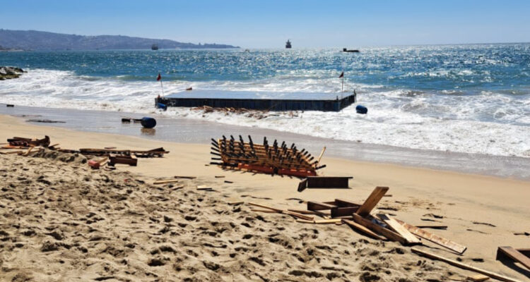 Reportan balsa con pirotecnia en playa de Viña del Mar: municipio descarta riesgo de explosión