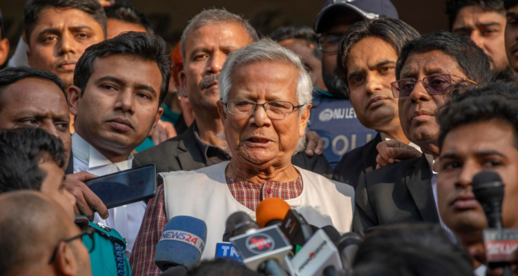 Bangladesh condena a 6 meses de cárcel al Premio Nobel de la Paz