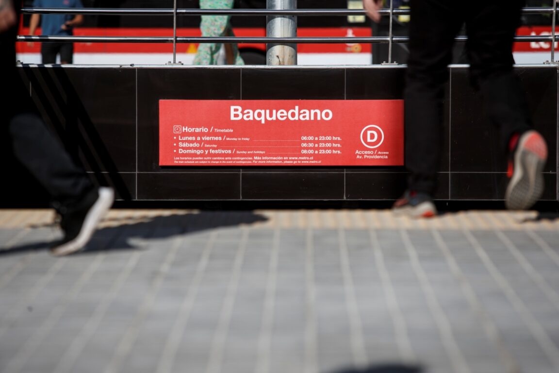 Antes y después: así es el nuevo acceso principal al Metro Baquedano