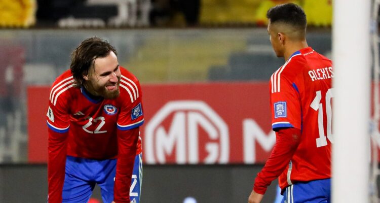 Ben Brereton y Alexis Sánchez jugando por La Roja.