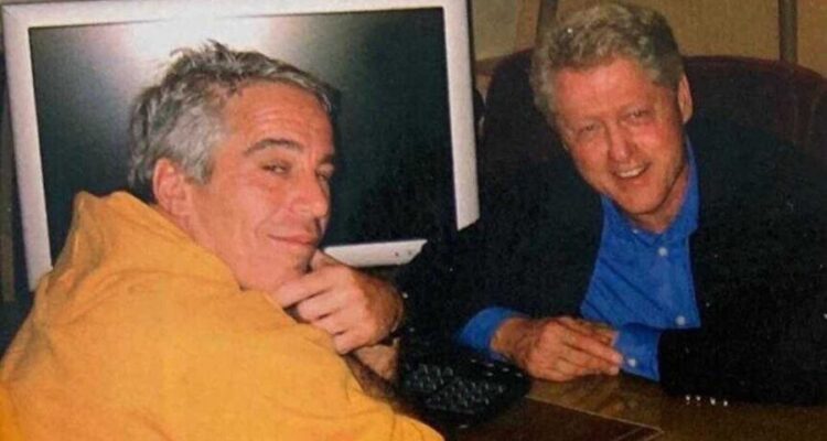 Bill Clinton se refugia en México tras aparecer decenas de veces en los documentos de Jeffrey Epstein