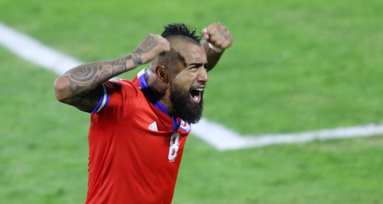 Arturo Vidal volverá a vestir la camiseta de Colo Colo.