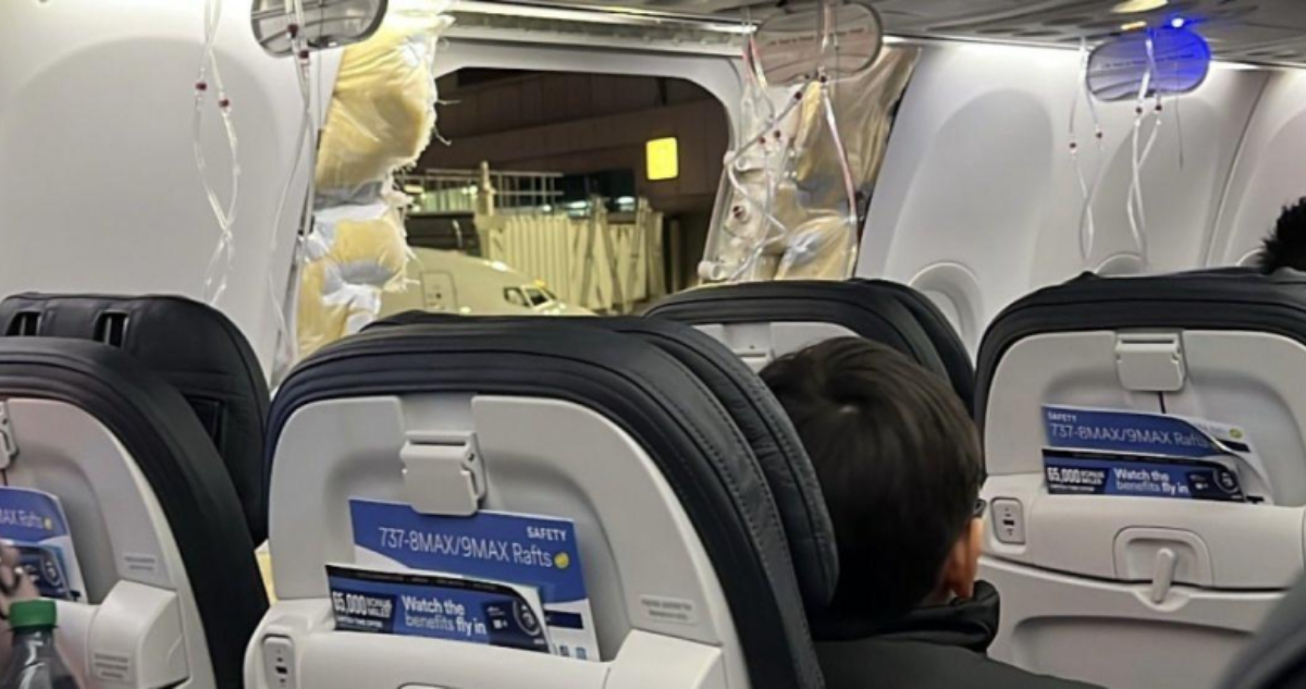 EEUU ordena inmovilizar Boeing 737 Max 9 por avión que perdió parte del fuselaje en pleno vuelo