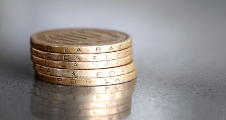 Revisa todos los beneficios, bonos y ayudas económicas para personas en situación de cesantía o para cesantes, desempleados y sin trabajo.