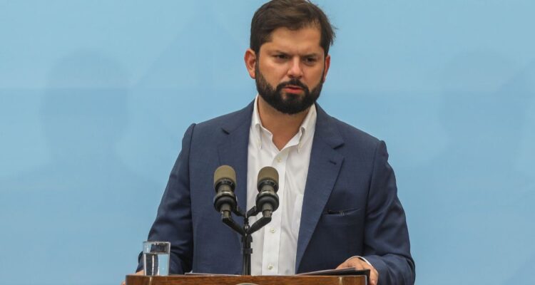 Boric firmó decreto para revocar pensión de gracia a persona con antecedentes por pornografía infantil