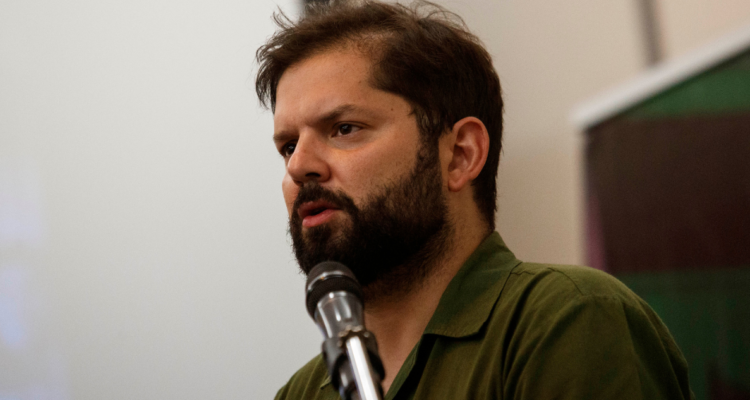 Gabriel Boric por recursos en su contra presentado por dueños de armas de fuego