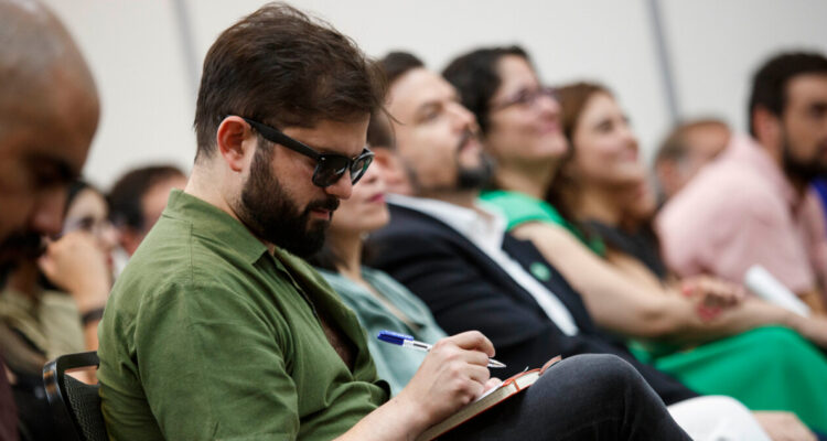 Presidente Boric critica burlas de matinal por anuncio de caletas con perspectiva de género