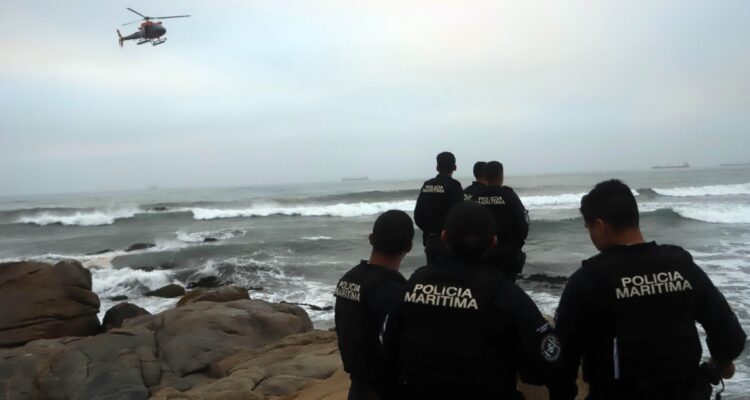 BÚSQUEDA DE TURISTA ARRASTRADO POR OLAS EN PLAYA DE SANTO DOMINGO