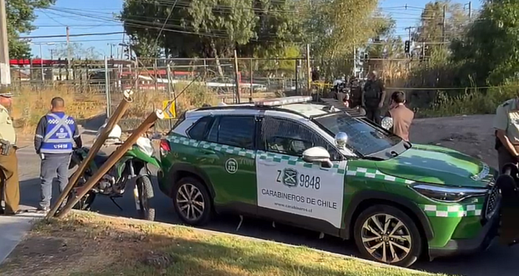 Encuentran un cadáver al interior de un canal de regadío en Maipú