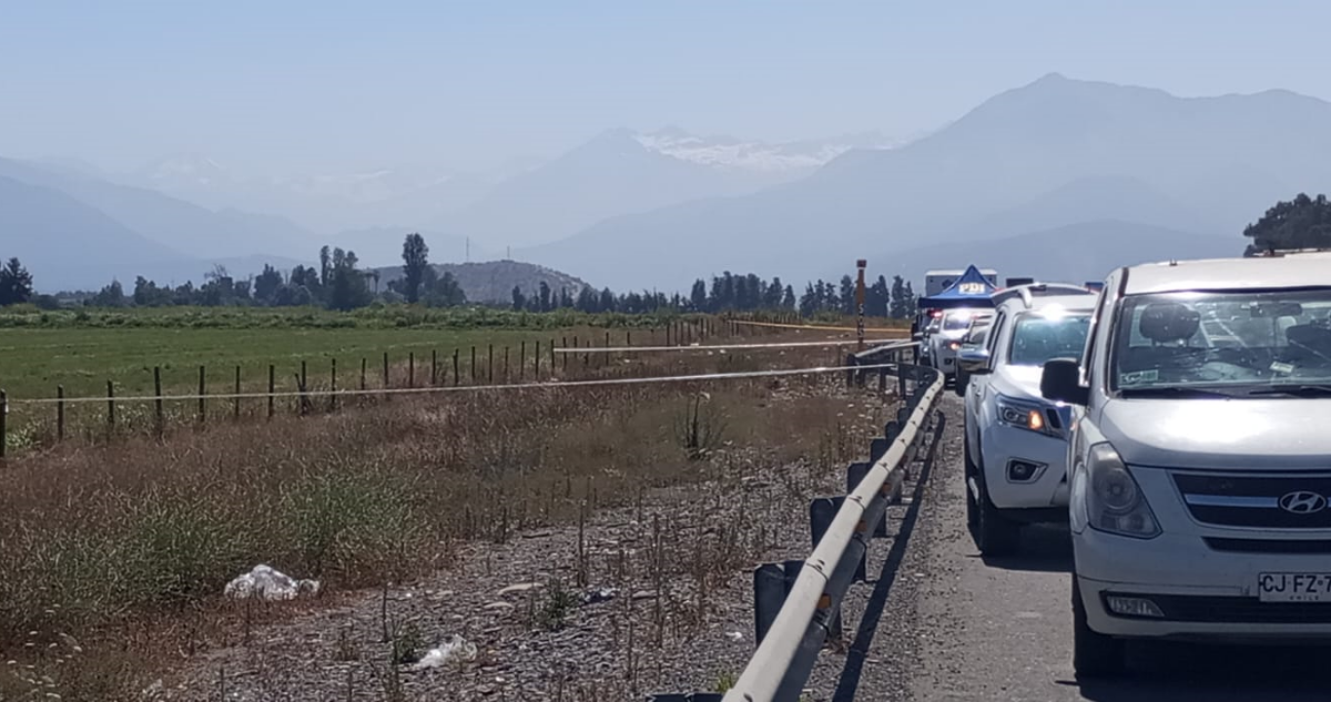 Encuentran dos cadáveres a un costado de la autopista Acceso Sur en San Bernardo