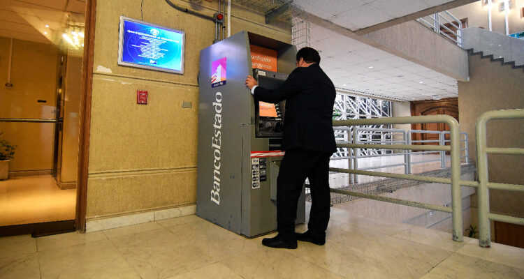 Los sueldos en Chile registran su noveno aumento consecutivo producto de la contención de la inflación