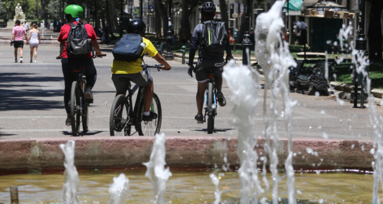 Decretan alerta amarilla en la RM por calor intenso que podría llegar a los 36°C este miércoles