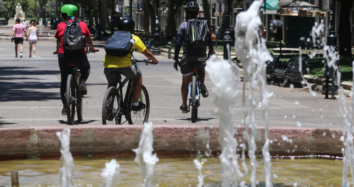Decretan alerta amarilla en la RM por calor intenso que podría llegar a los 36°C este miércoles