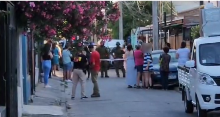 Dos menores muertos deja balacera en La Cisterna: hay dos personas heridas