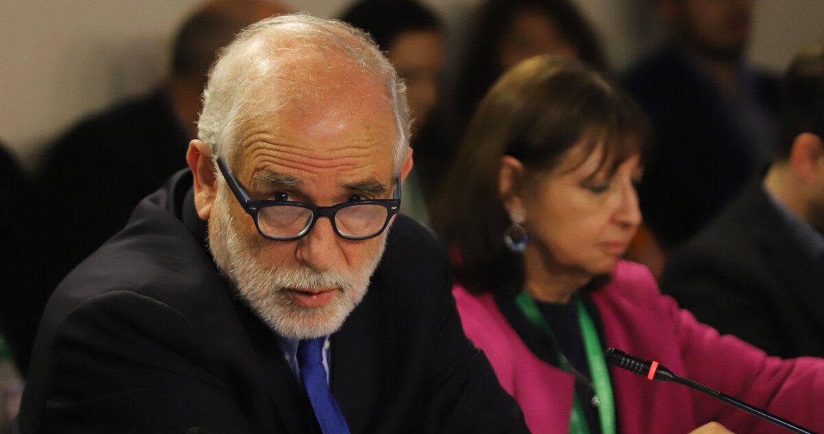 Ministro montes junto a Tapia Fuentes