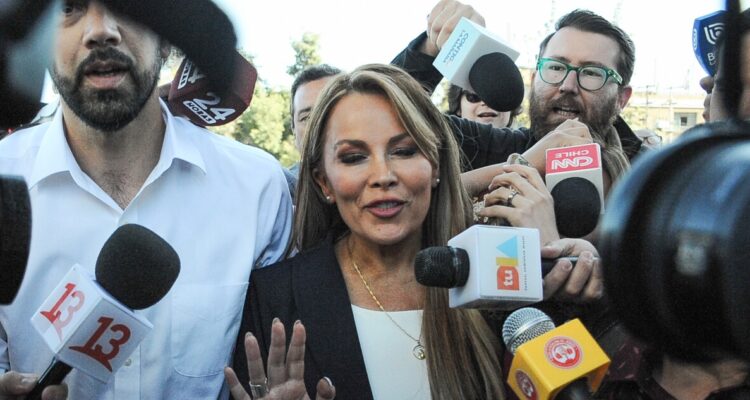 Caótica llegada de Cathy Barriga al Centro de Justicia: pedirán su prisión preventiva por corrupción