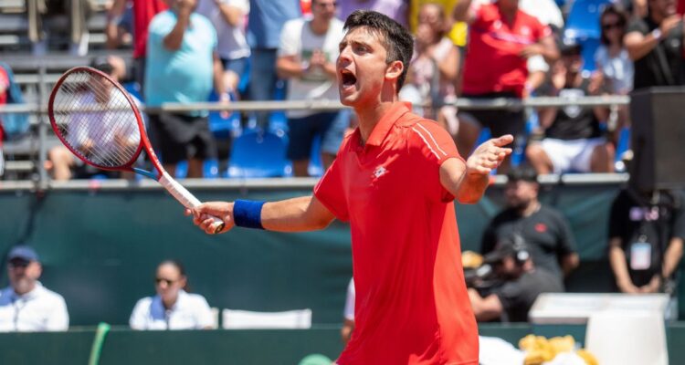 Cuándo, a qué hora y dónde juegan Chile y Perú por las clasificatorias a la final de Copa Davis 2024 y por qué señal de tv y streaming verlo.