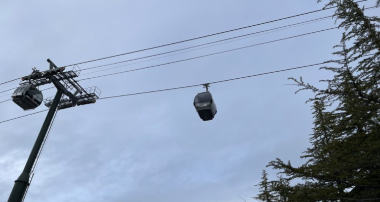 chilena atrapada en góndola centro de esquí