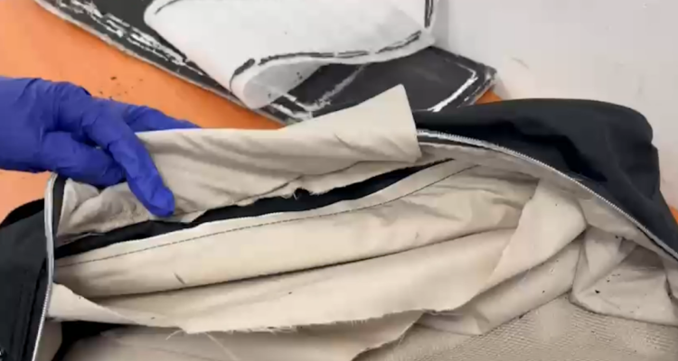 Detienen en el Aeropuerto de Santiago a mujer que pretendía viajar a Londres con 4 kilos de cocaína