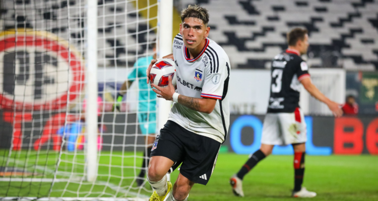 Carlos Palacios juega al misterio con la oferta de Boca Juniors.