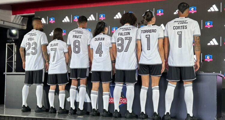 Colo Colo mostró su nueva camiseta para 2024.