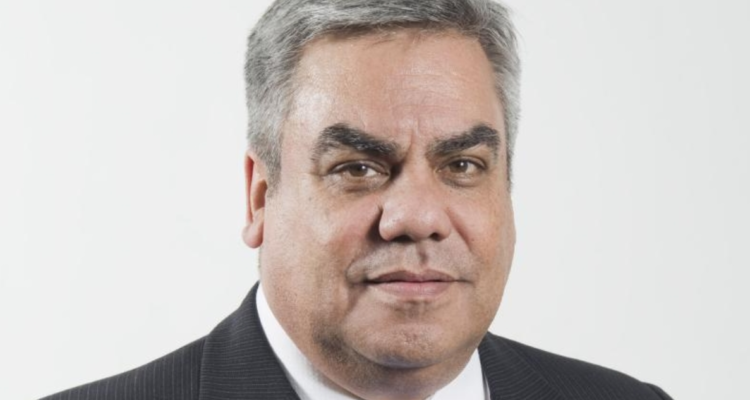 Concejal Araya admite que trabajó en Puerto Coronel y emitió facturas, pero descarta “delito alguno”