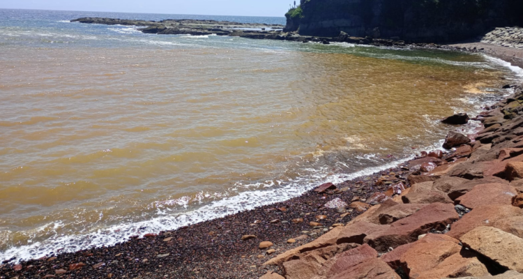 Playa La Conchilla por contaminación desde el Chiflón del Diablo