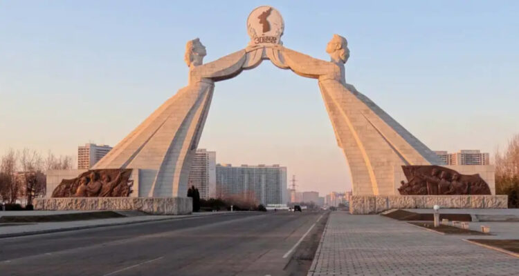 Corea del Norte derriba el Arco de la Reunificación con Surcorea y lo declara “su principal enemigo”