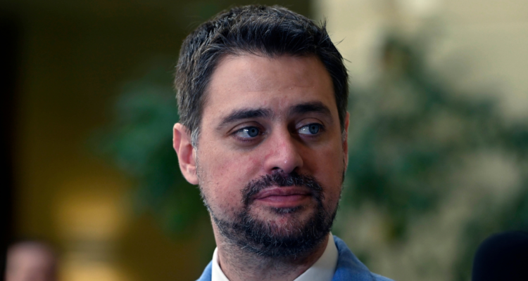 cumplir pena fuera de la cárcel