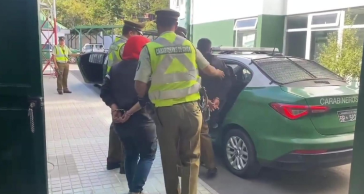 Imagen de detención de dos hermanos en Arauco