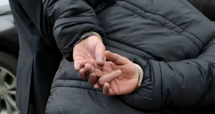 Detienen a sujeto por violación en Panguipulli: lo habrían sorprendido cometiendo el delito