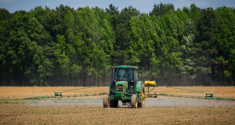 Niña de 11 años muere tras volcamiento de tractor en Ovalle: mujer que manejaba no tendría licencia