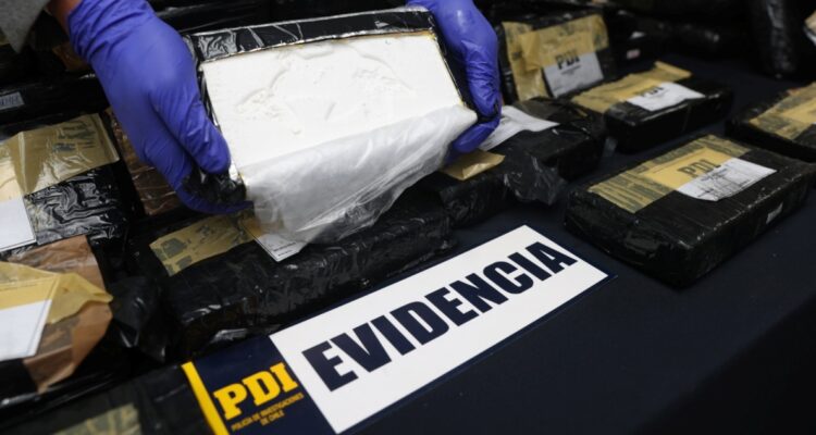 Dos detenidos por ingreso de más de $2 mil millones de droga que iba a ser vendida en la RM