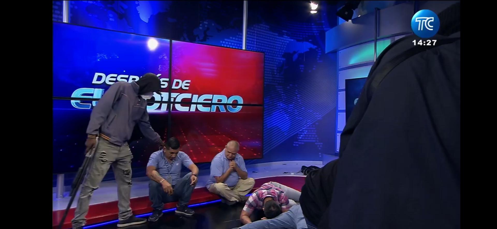 hombres armados