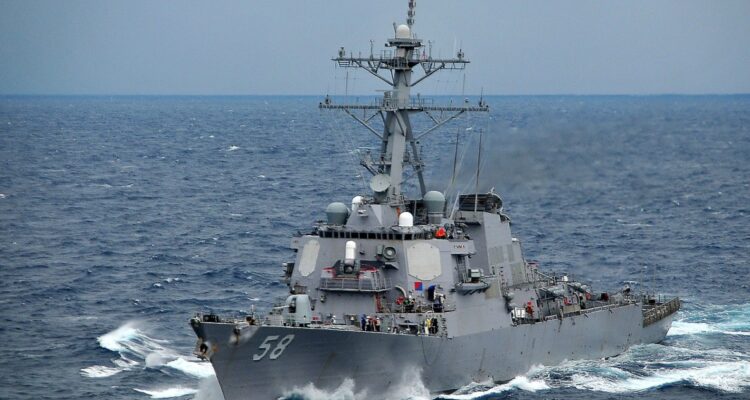 EEUU DERRIBA CON UN BUQUE MILITAR DRON