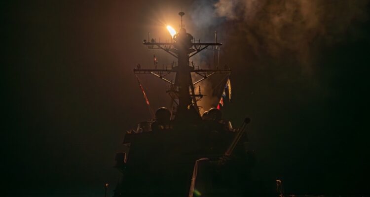 EE.UU. ataca posiciones de los rebeldes hutíes en Yemen por segundo día consecutivo