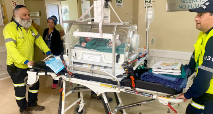 Bebé más grande de Chile se mantiene en condición crítica: seguirá bajo monitoreo por 2 semanas