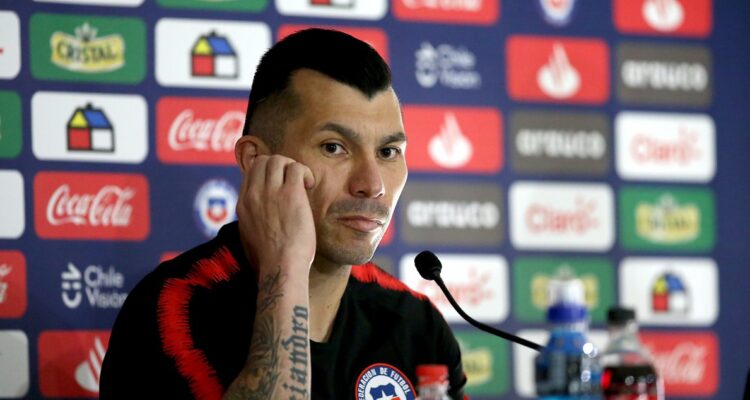 Gary Medel provocó la molestia de hinchas y referentes de la UC.