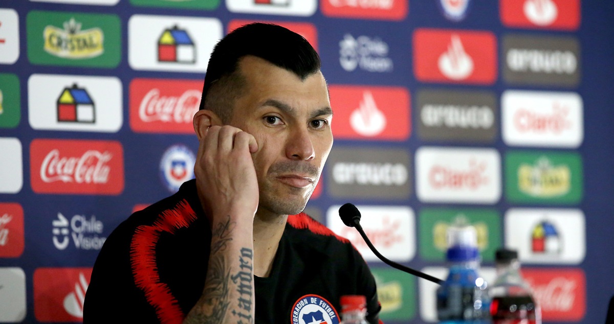 Gary Medel provocó la molestia de hinchas y referentes de la UC.