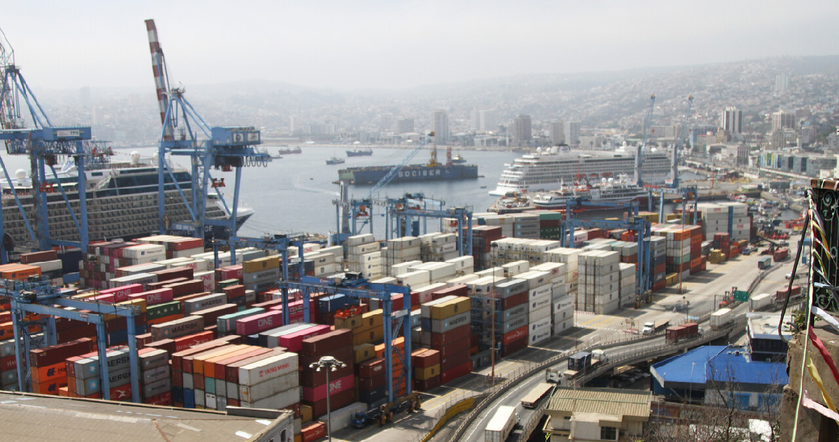 Vista desde el Cerro Artilleria hacia la bahía de Valparaíso
