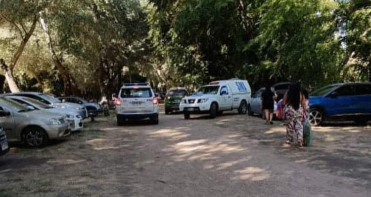Hombre muere ahogado tras rescatar a su hijo desde pozón en camping municipal de Saltos del Laja