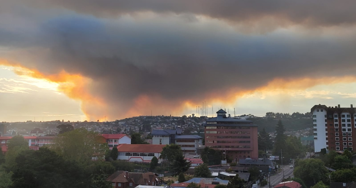 foto-incendio-forestal-y-alerta-roja-para-puerto-montt.png