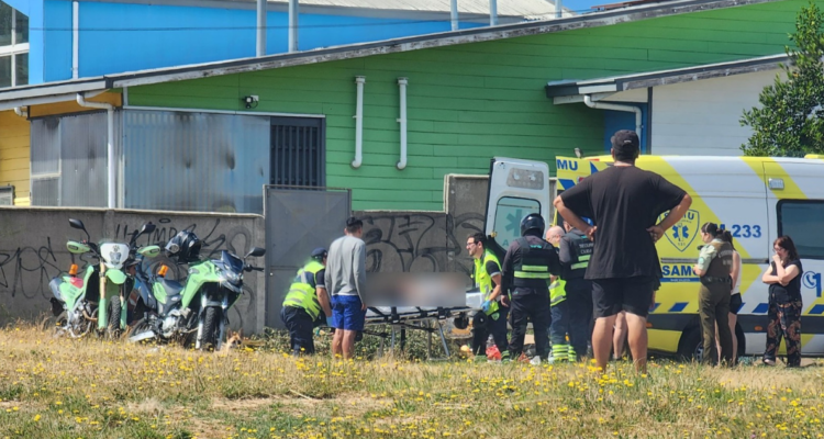 Hombre fue apuñalado a plena luz del día en Valdivia: habría sostenido riña con otro sujeto