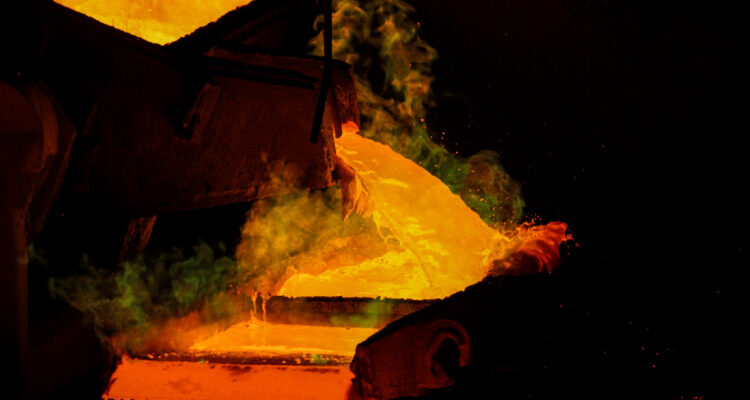 Fundición de mineral en la división El Teniente de Codelco