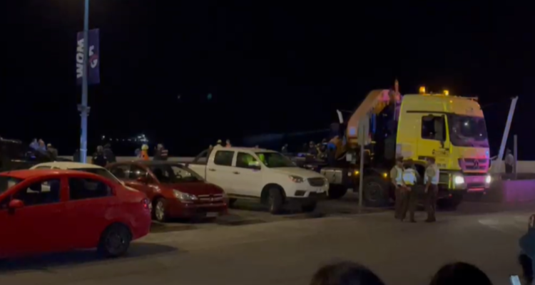 Se desconoce sexo e identidad de cadáver hallado en roqueríos de Viña del Mar: aún no rescatan cuerpo