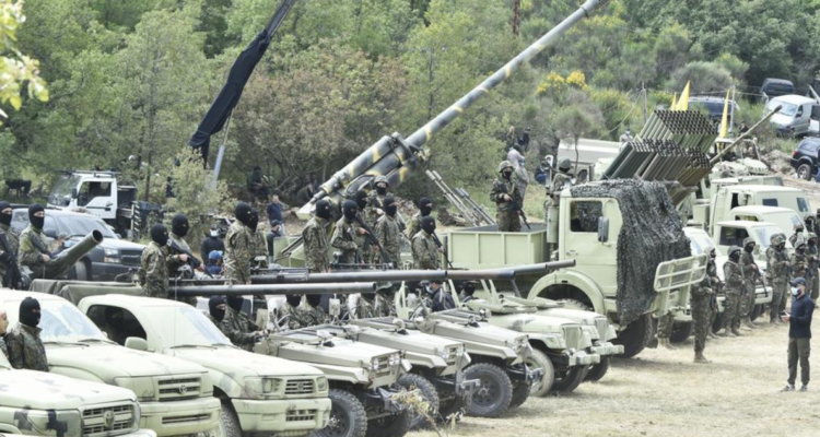 Hezbolá lanza más de 60 cohetes contra Israel en respuesta inicial