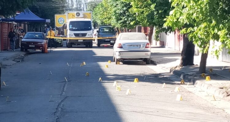 Hombre muere tras balacera contra domicilio en La Florida: se habrían percutado 100 disparos