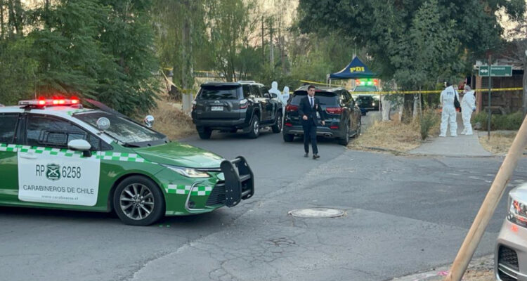 Hombre es asesinado en la vía pública en Renca: recibió al menos 3 disparos, uno de ellos en su cabeza