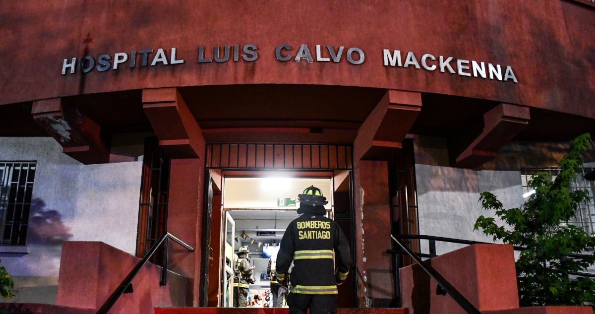Acusan que aún no reparan pabellones quemados del Hospital Calvo Mackenna: reparación tardará 9 meses