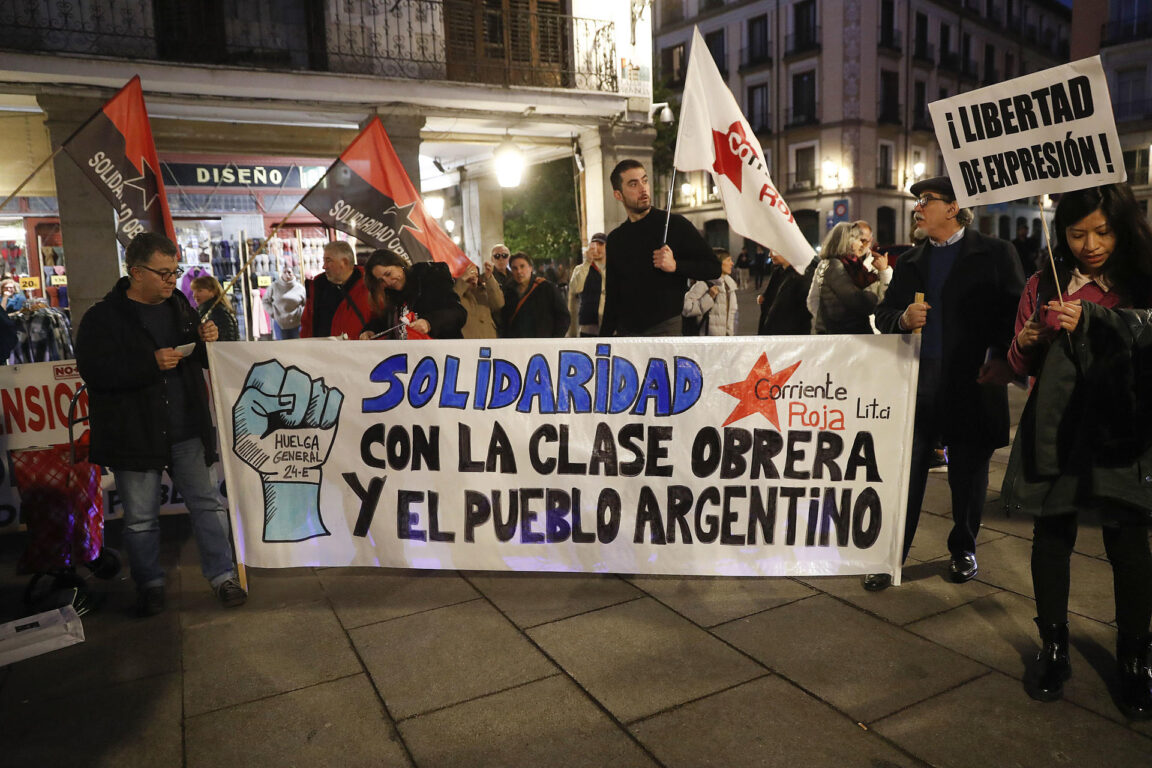 Vista de la concentración en Madrid en apoyo de la jornada de huelga general en Argentina